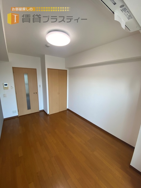居室・リビング　明るいお部屋です。※中部屋のお写真です