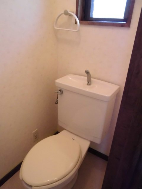トイレ　小窓あり