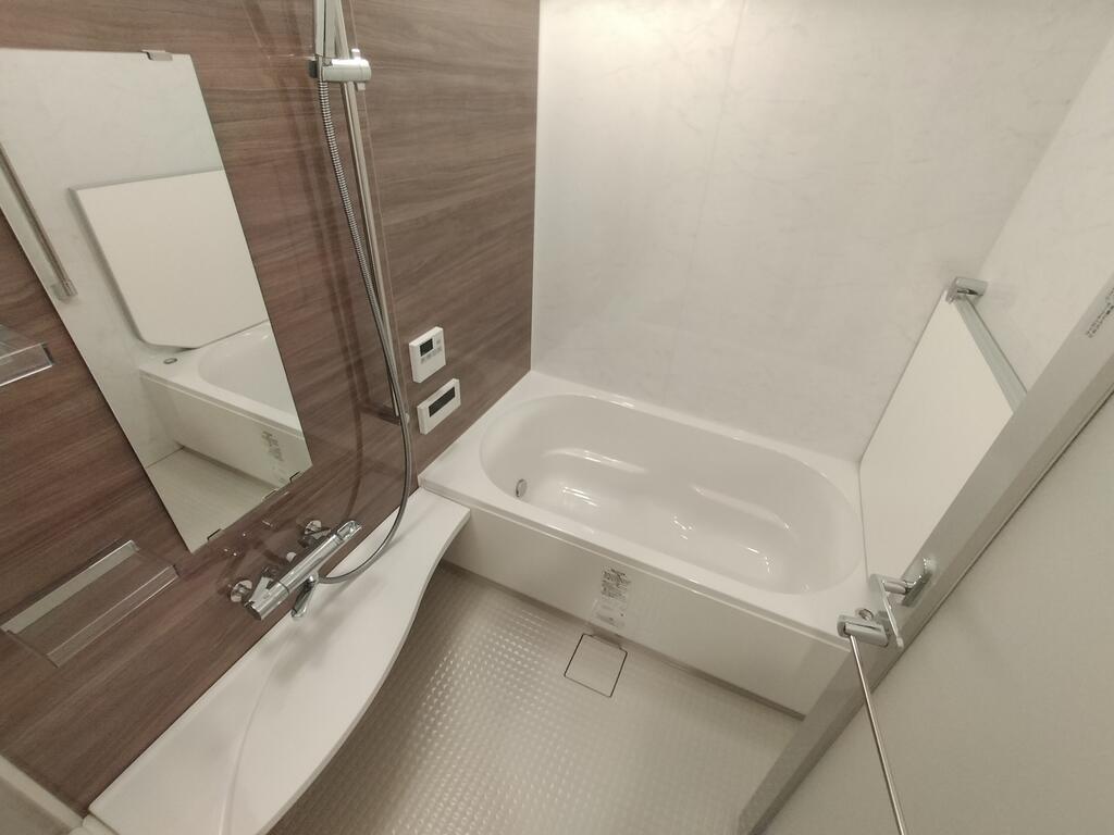 バス・シャワールーム　※同建物の別のお部屋の写真です。