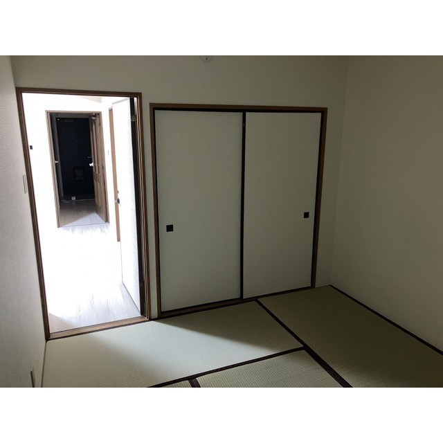 収納　内装は落ち着いています