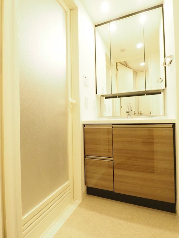 洗面設備　※同タイプの別のお部屋です。