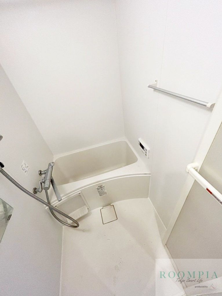 バス・シャワールーム　※同タイプの別のお部屋です。