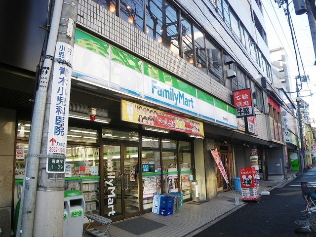 コンビニ　ファミリーマート 西台駅前店（コンビニ）まで553m