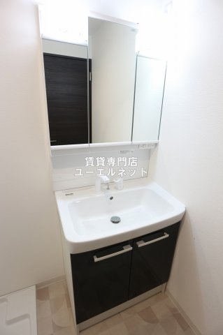 洗面設備　清潔感ある独立洗面台で毎日気持ちよく♪
