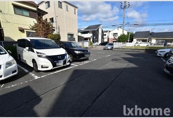 エントランス　落ち着いたエントランスです