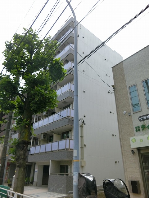 建物外観　通り沿いで帰り道も安心です