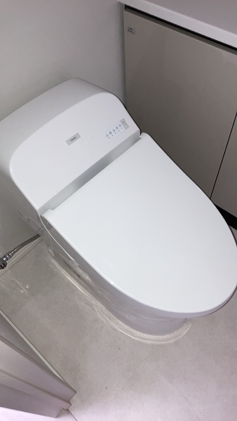 トイレ　ウォシュレット付き