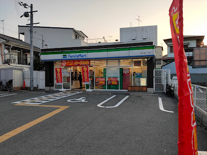 コンビニ　ファミリーマート 東三国六丁目店（コンビニ）まで98m