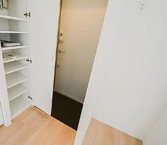 玄関　※別部屋参考写真となります。