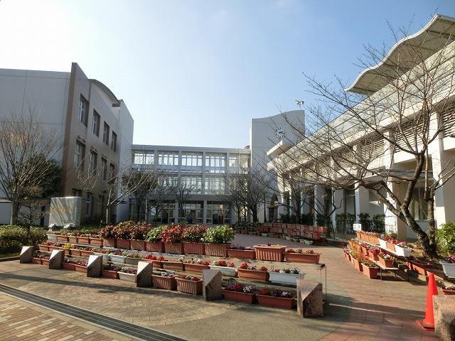 小学校　山田小学校（小学校）まで900m