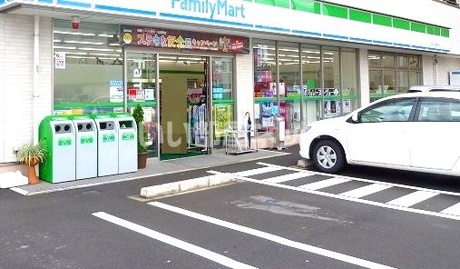 コンビニ　ファミリーマート高浜店（コンビニ）まで829m