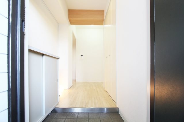 玄関　※別号室の写真です★（実際のお部屋とは異なります）