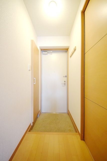 玄関　※同じ建物別の部屋のお写真になります。