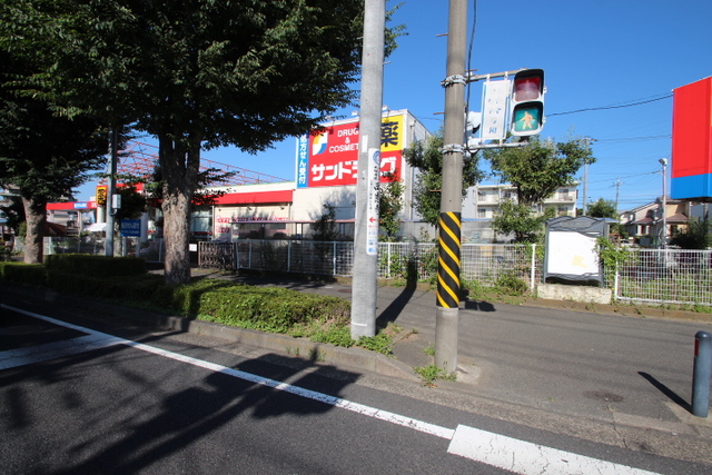 ドラックストア　サンドラッグ岡津店（ドラッグストア）まで293m