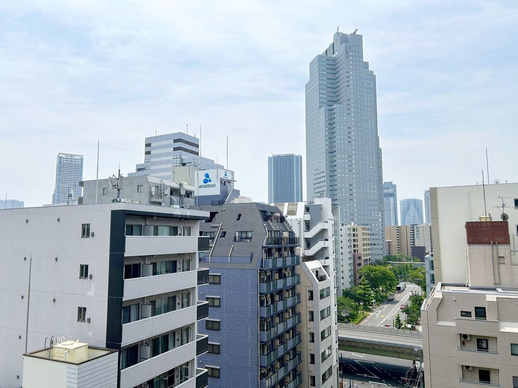 眺望　バルコニーからの眺望・聖路加タワー方面を望む