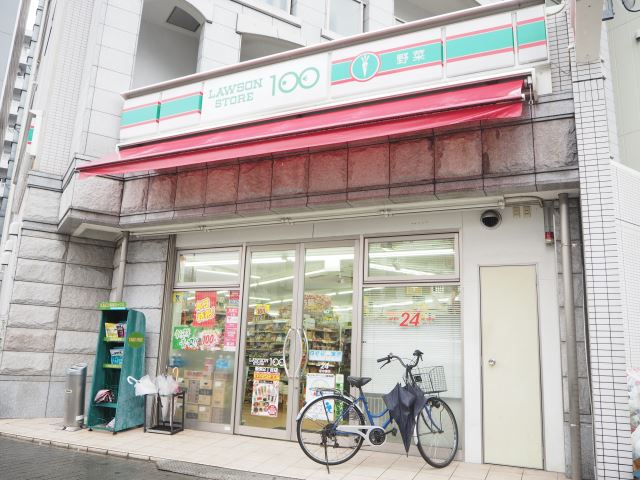 コンビニ　ローソンストア１００（コンビニ）まで90m