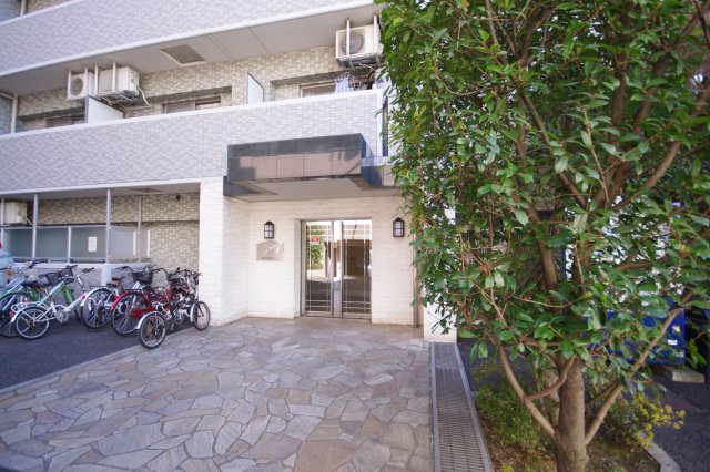 エントランス　※同間取り別部屋参考写真となります