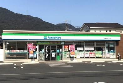 コンビニ　ファミリーマート小倉葛原本町一丁目店（コンビニ）まで500m