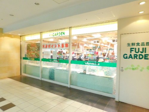 スーパー　FUJI 上大岡店（スーパー）まで754m