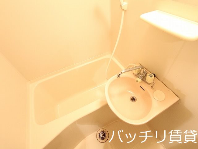バス・シャワールーム　別号室写真の為、現状を優先いたします