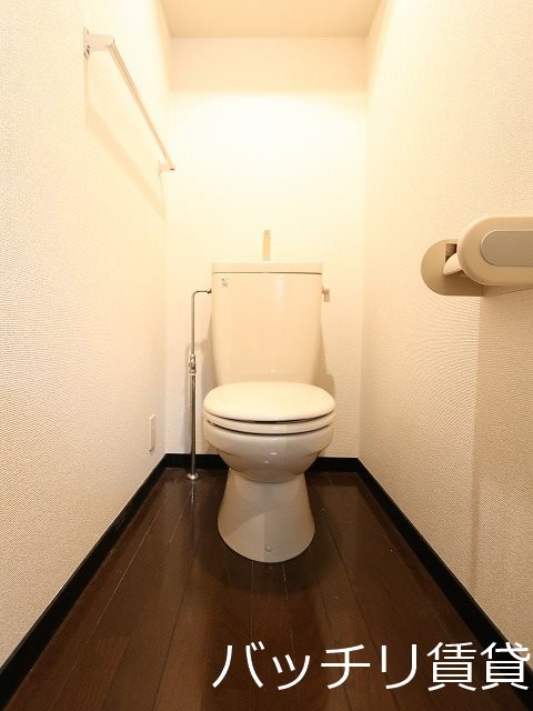 トイレ　別号室写真の為、現状を優先いたします