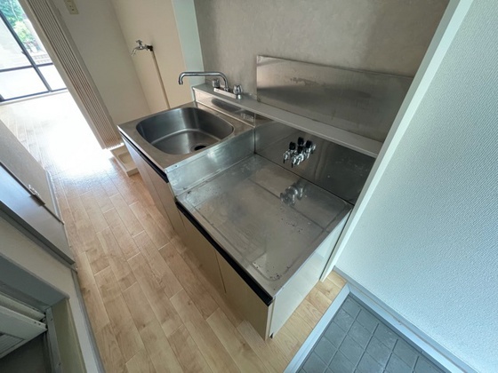 キッチン　※別の部屋の写真を使用しています