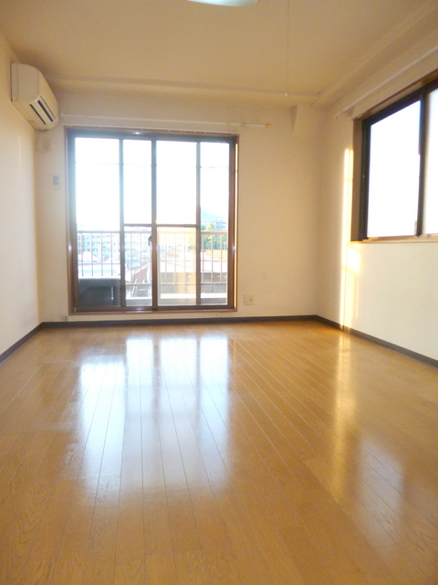 居室・リビング　※画像は反転タイプのお部屋です。