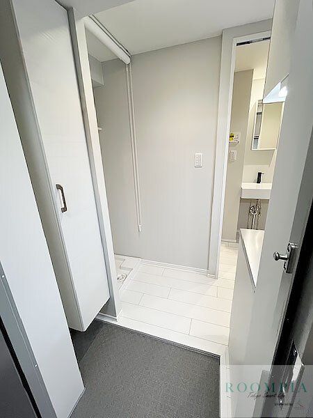 玄関　※同タイプの別のお部屋です。