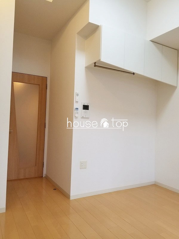 居室・リビング　天井も高いお部屋ですよ♪