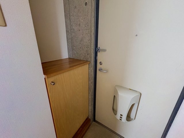 玄関　掲載写真は空室の別部屋を掲載しております。実際のお部屋と仕様