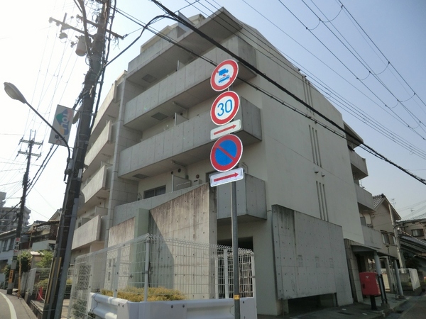 建物外観　安心のオートロック付きです☆