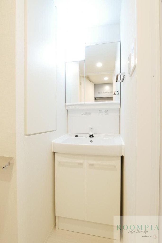 洗面設備　※同タイプの別のお部屋です。
