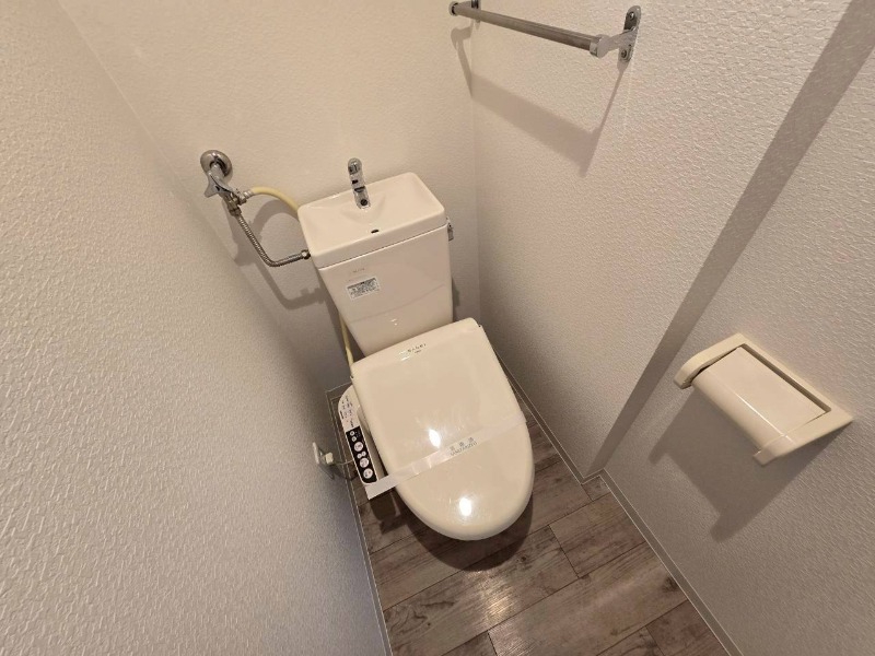 トイレ　ウォシュレット機能がついたトイレ。安心して使用できますね。