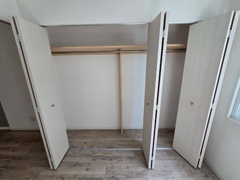 収納　寝室の収納です。部屋がすっきり片付きます。