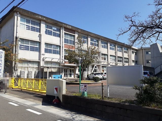 小学校　岐阜市立厚見小学校（小学校）まで550m
