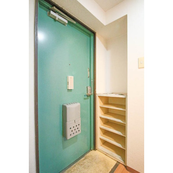 玄関　同じ建物の別のお部屋