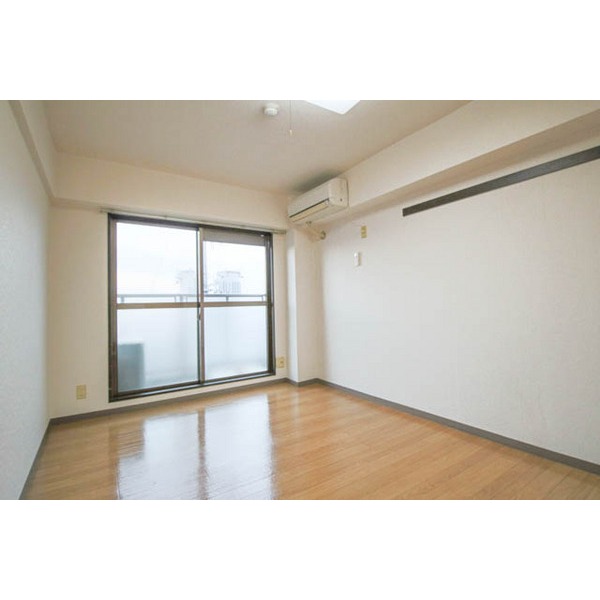 居室・リビング　同じ建物の別のお部屋