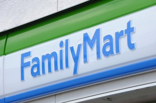 コンビニ　ファミリーマート 木川西店（コンビニ）まで329m