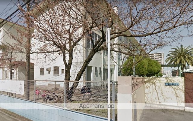 小学校　福岡市立小学校東吉塚小学校（小学校）まで971m