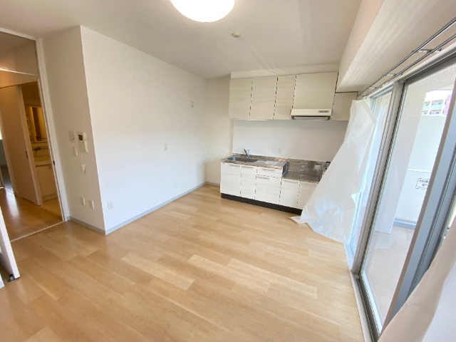 グリーンヒルズ仁川8号棟の居間写真