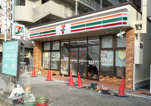 コンビニ　セブンイレブン 大阪東淀川駅前店（コンビニ）まで593m
