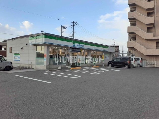 コンビニ　ファミリーマート新居浜坂井町店（コンビニ）まで154m