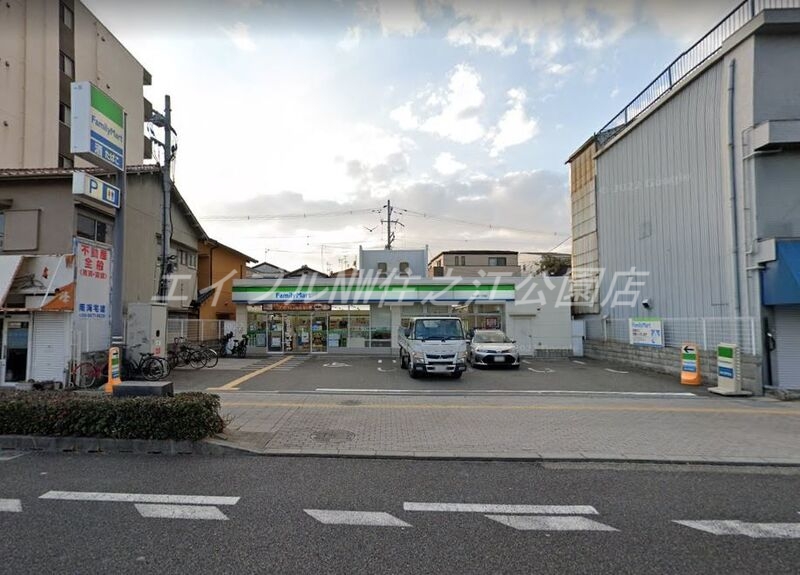 コンビニ　ファミリーマート浜口西一丁目店（コンビニ）まで169m