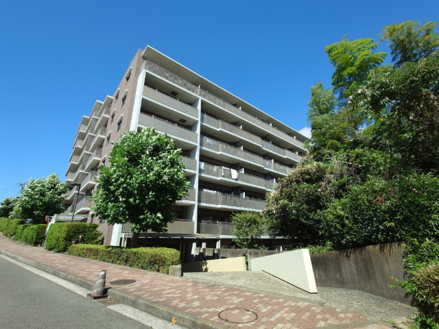 建物外観　閑静な住宅街の分譲マンション
