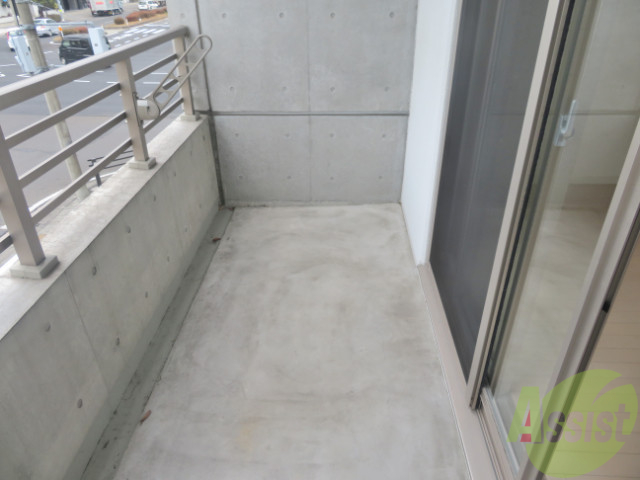 バルコニー　西向きですが、陽当たりも良く洗濯物も良く乾きそうですね