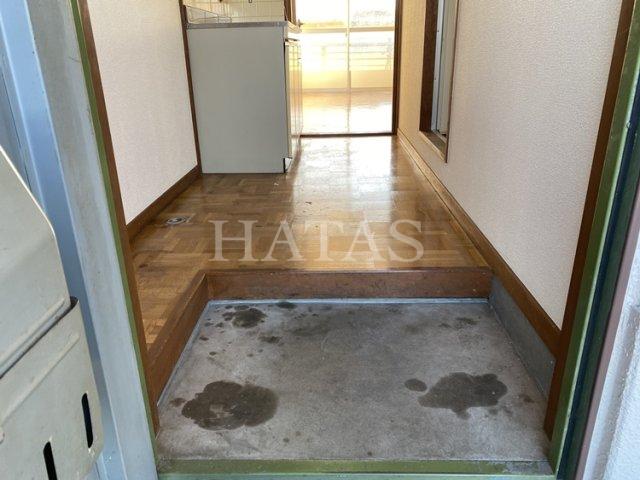 玄関　同物件別部屋です。