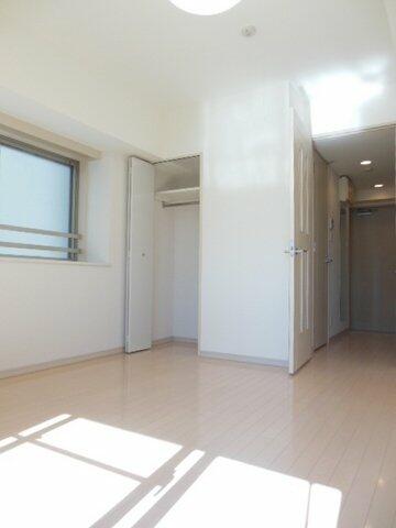 居室・リビング　6.7帖の角部屋♪