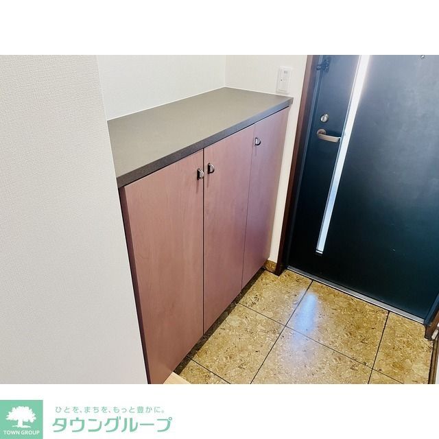 玄関　同タイプ・別部屋写真