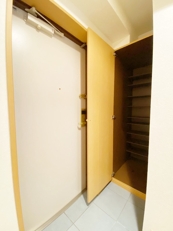 玄関　※同建物参考写真
