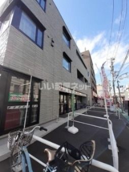 コンビニ　セブンイレブン世田谷喜多見駅前（コンビニ）まで1485m